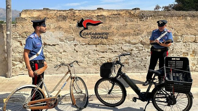 Trapani, si stabilizza dentro un opificio in disuso e danneggia la porta. Denunciato