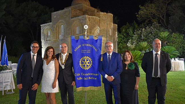​Rotary Club Castelvetrano Valle del Belice: passaggio della Campana tra Antonella Lombardo e Salvatore Caradonna