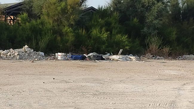 Trapani, rifiuti ed erbacce al Rione Cappuccinelli: la denuncia di un lettore