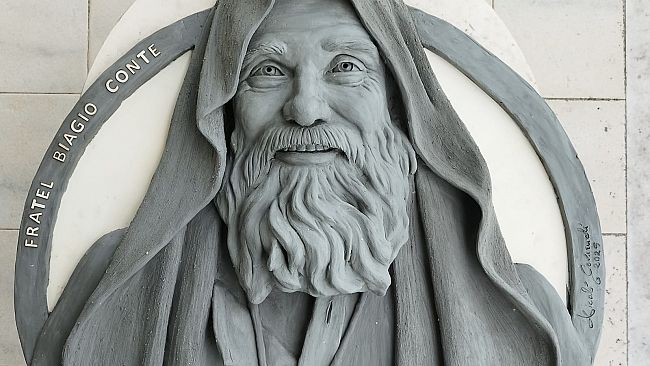 terrasini-celebra-biagio-conte-intitolata-una-piazzetta-al-missionario