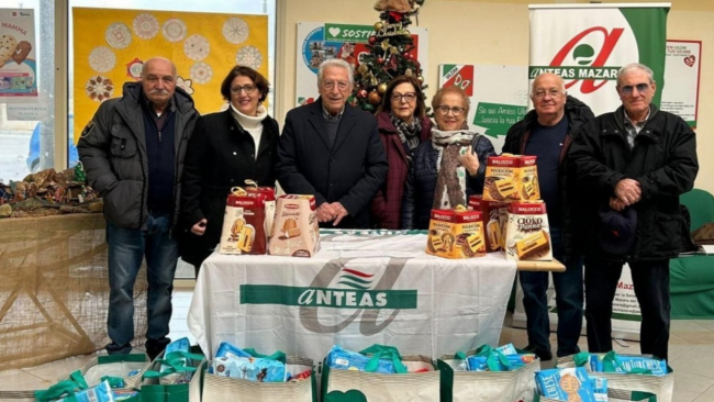 ​L'Anteas di Mazara dona nel giorno dell'Epifania pacchi di beni di prima necessità a famiglie in difficoltà 