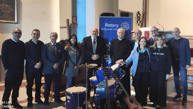 Il Rotary Club Mazara dona strumenti musicali alla Parrocchia di Sant'Antonio di Mazara Due