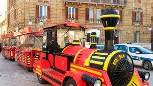 Successo del trenino turistico affittato dall’Amministrazione. Si lamentano però i residenti di Bocca Arena