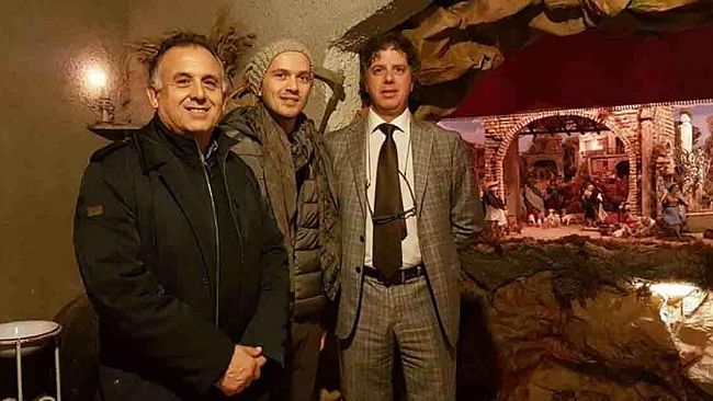 Campobello, Castiglione e l’assessore Dilluvio in visita al presepe monumentale di Michele Lupo