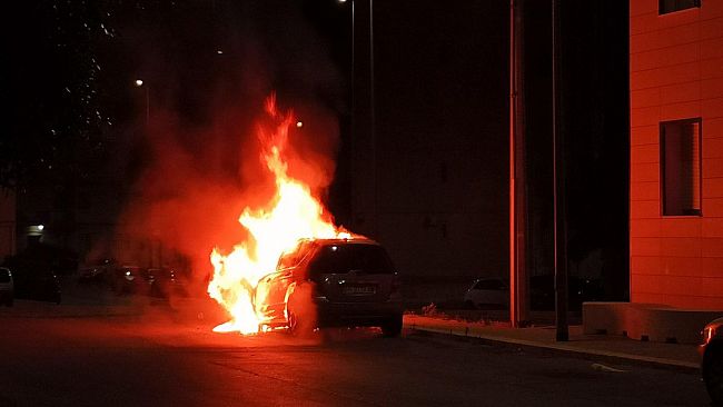 Erice, automobile in fiamme nella notte a San Giuliano