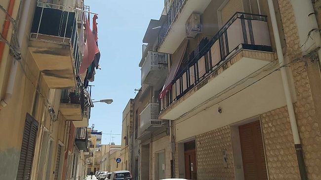 Mazara, crolla il tetto della cucina. Coppia in quarantena salva per miracolo