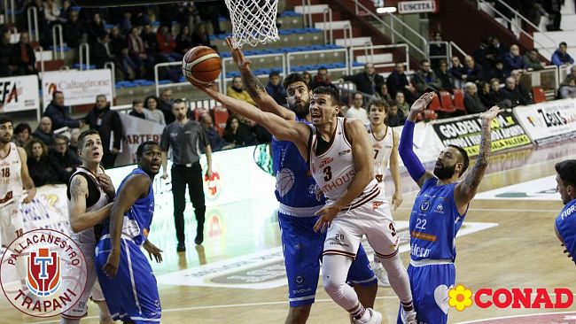 La pallacanestro Trapani torna alla vittoria e batte Napoli 86-74