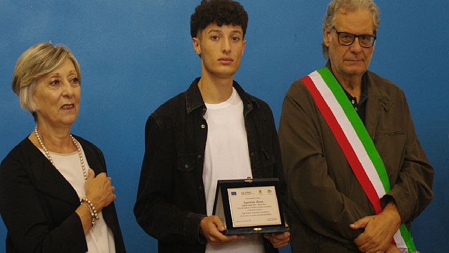 Agostino Bona, premiato dalla scuola