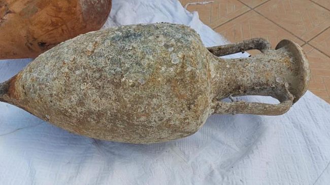 Ritrovate due anfore nel mare di Trapani
