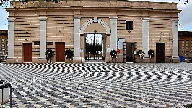 mazara-ecco-in-anteprima-la-nuova-pavimentazione-del-piazzale-dingresso-del-cimitero-comunale
