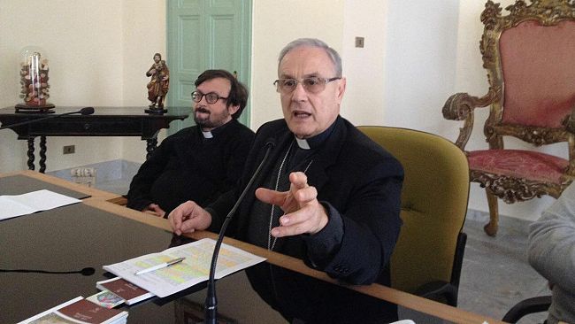 VIDEO –  Il Vescovo Mogavero incontra i giornalisti e risponde alle loro domande