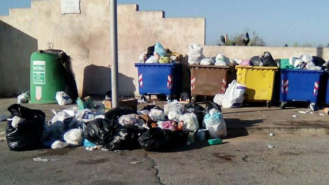 Mazara, al voto in una città invasa dalla spazzatura. Nel frattempo affidata gara di appalto quinquennale