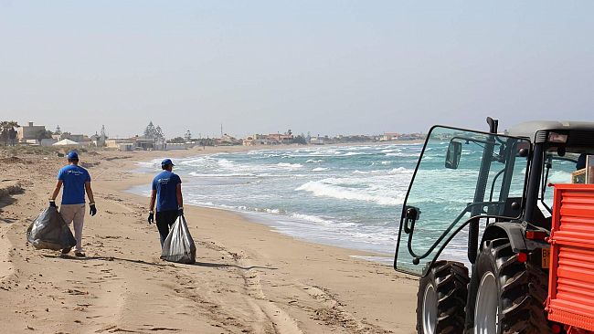 Avviata questa mattina la pulizia delle spiagge libere a Marsala
