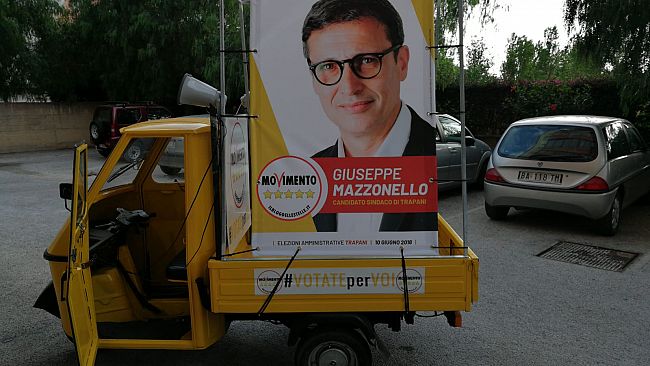 Rubata l’Ape Piaggio gialla del Movimento 5 Stelle