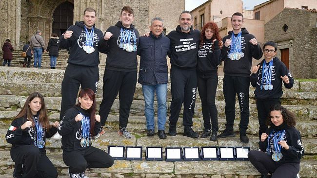 Il Comune di Erice premia i vincitori dei Mondiali “Unificati” WTKA, capitanati dal Maestro Cesare Belluardo.