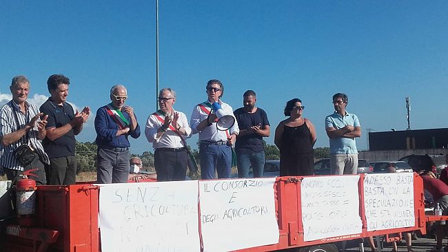 Sit-in degli agricoltori belicini per chiedere aiuto alle istituzioni