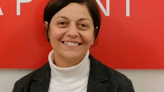 Trapani, la CGIL si illumina di rosso contro la violenza sulle donne