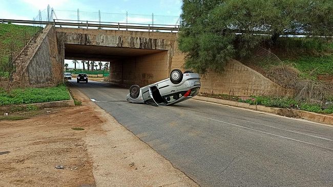 Terribile incidente sulla Provinciale per Partanna, auto si ribalta