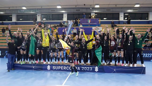 L'Handball Erice vince la Supercoppa. Battuta in finale Salerno 22-29