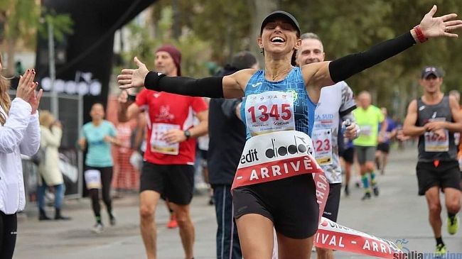 Palermo, la mazarese Letizia Sucameli trionfa nella mezza maratona  