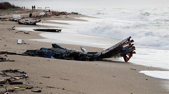 Le immagini del naufragio di Cutro, una ferita che non si può rimarginare