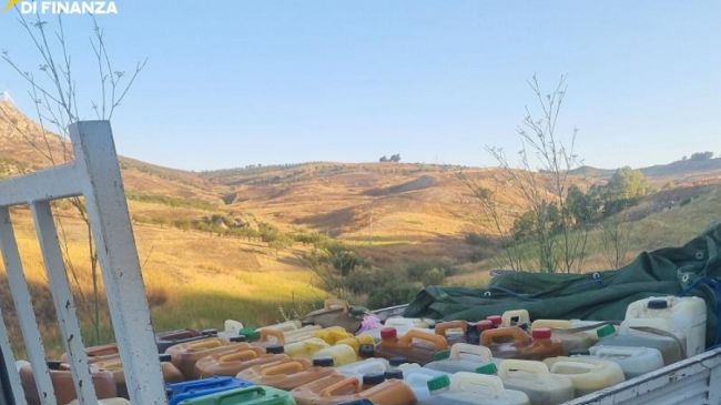 Sequestrati 750 litri di gasolio nell'Agrigentino, sanzionato il trasportatore