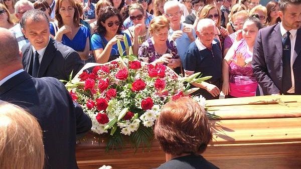 L’addio a Padre Accardi, “San Pietro” gremita per l’ultimo saluto al proprio Pastore