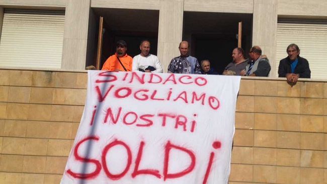 Operai mazaresi della Belice Ambiente messi “fuori-servizio” dalle Istituzioni. Il dramma delle famiglie e la poca chiarezza dell’Amministrazione Cristaldi