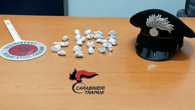 Trapani, spaccio di droga: arrestato 20enne dai Carabinieri