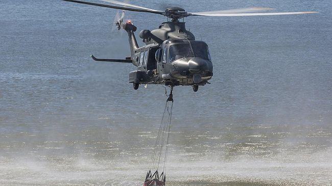 Incendi in Sicilia. Doppio intervento dell’elicottero dell’Aeronautica Militare
