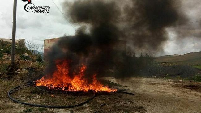 Trapani, combustione illecita di rifiuti: denunciato un 66enne