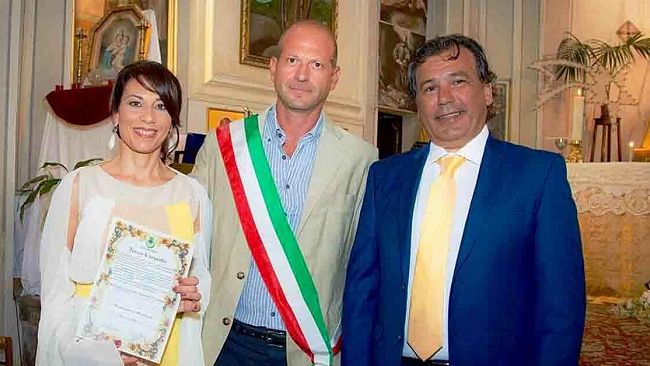 Mazara, nozze d’argento dei coniugi Giacalone-Burgio: consegnata alla coppia una pergamena celebrativa