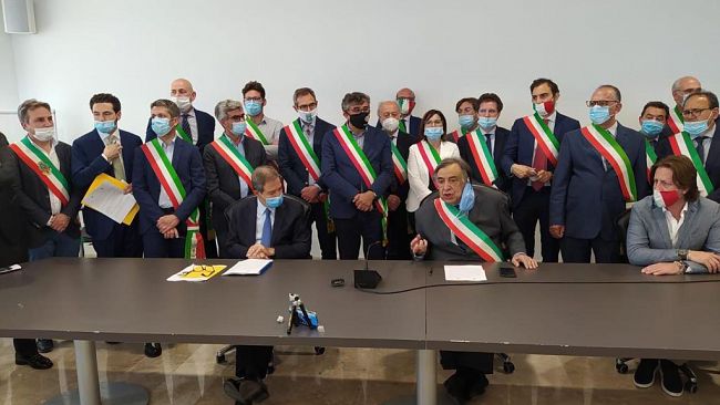 Il sindaco di Marsala ha preso parte alla riunione di Punta Raisi per analizzare la decisione di Alitalia di sopprimere i voli da Birgi