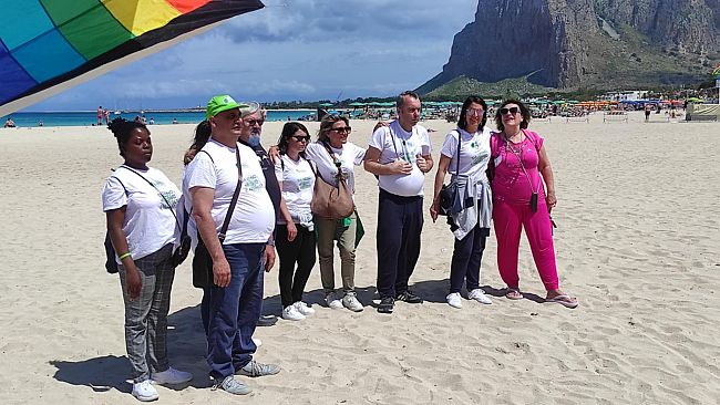 San Vito Lo Capo. Successo per l'inaugurazione della 15ª edizione del Festival Internazionale degli Aquiloni 2025 