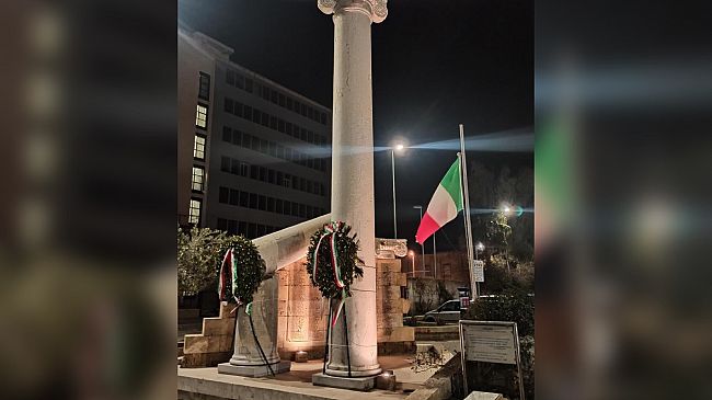 Trapani, illuminato il monumento in memoria delle vittime in via XXX Gennaio