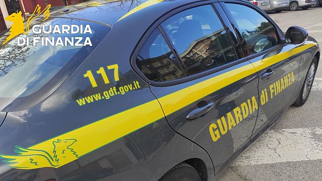 acquisiti-documenti-nella-sede-del-libero-consorzio-comunale-di-caltanissetta