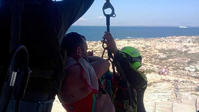 Favignana, turista infortunato salvato da un elicottero dell'Aeronautica