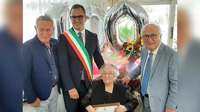 Valderice, la signora Caterina Buzzitta ha celebrato  il suo 100' compleanno