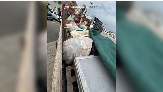 Trasporto illecito di rifiuti speciali, sanzionato un uomo al porto di Trapani