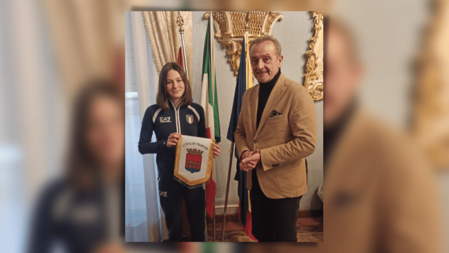 ricevuta-a-palazzo-dali-la-nuotatrice-emanuela-pietrarossa