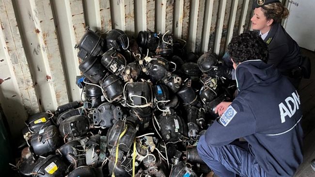 ADM e GdF sequestrano al porto di Palermo un container di rifiuti destinato in Nigeria