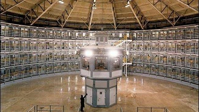 Ultime della sera: “La guerra dei dati”