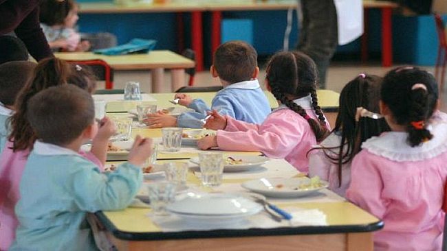 Trapani, mensa scolastica: oggi incontro tra il sindaco Tranchida e i comitati dei genitori