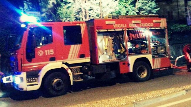 Incendiata betoniera di una ditta di calcestruzzi a Strasatti