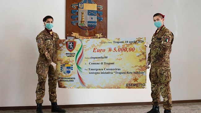 Trapani, i Bersaglieri del Sesto consegnano un assegno all’amministrazione comunale