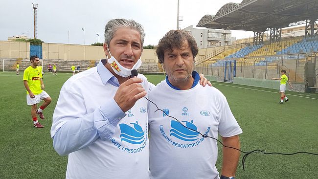 video-mazarese-e-castelbuono-scese-in-campo-con-striscione-liberate-i-pescatori-di-mazara