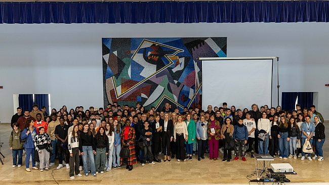 I ragazzi dell'ICS Garibaldi-Paolo II di Gibellina e Salemi partecipano all'incontro su discriminazioni di genere