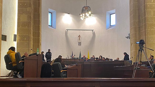 Mazara, Consiglio comunale, il sindaco Quinci interviene su dragaggio porto canale e questione tributi