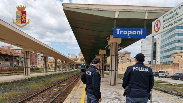 Trapani, volevano viaggiare in treno senza biglietto. Intervenuta la Polizia