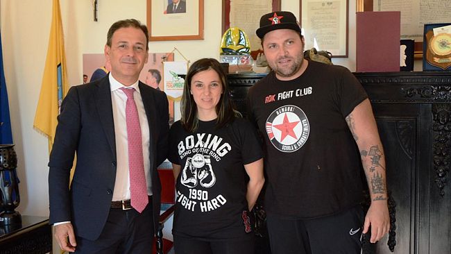 Martina Bernile si prepara per il titolo mondiale di kick boxing